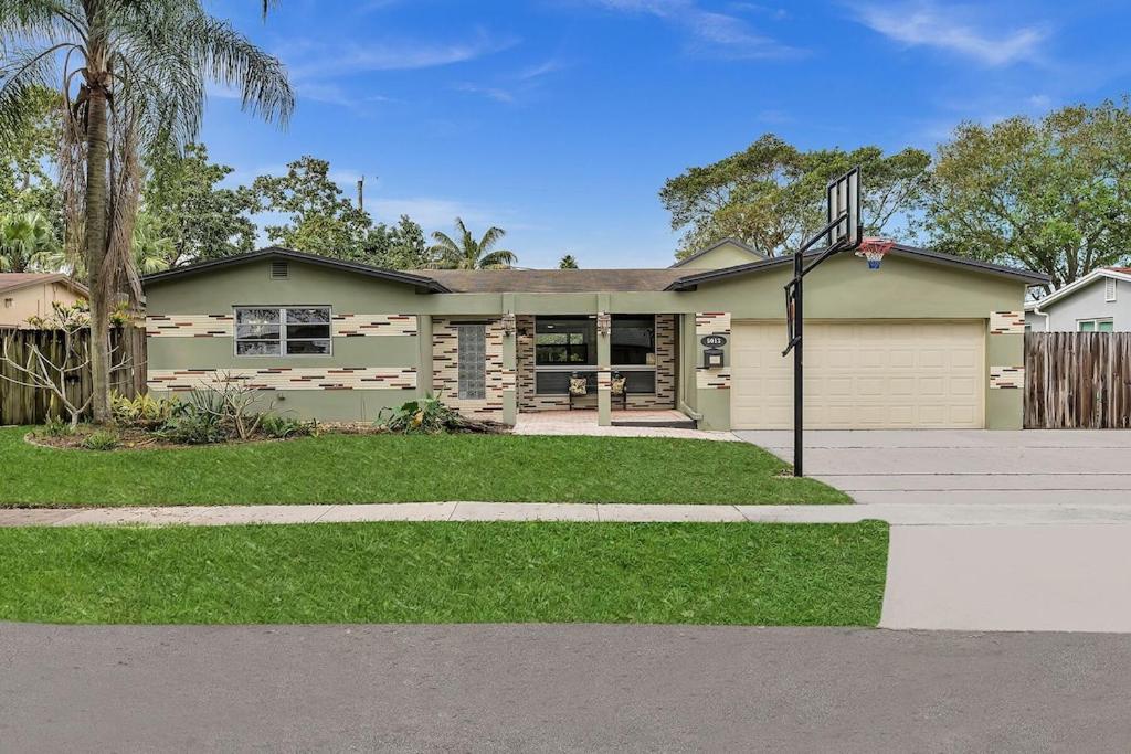 Pool Heat I Firepit And Bbq I 75"Tv I Foosball I 581Mbps Cooper City Exterior photo
